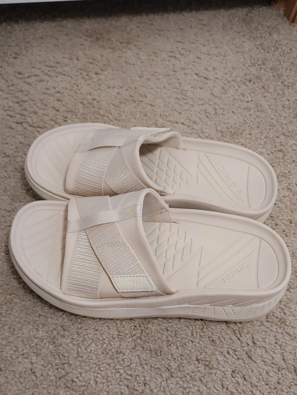 Vionic Slides In Cream( Size 8)